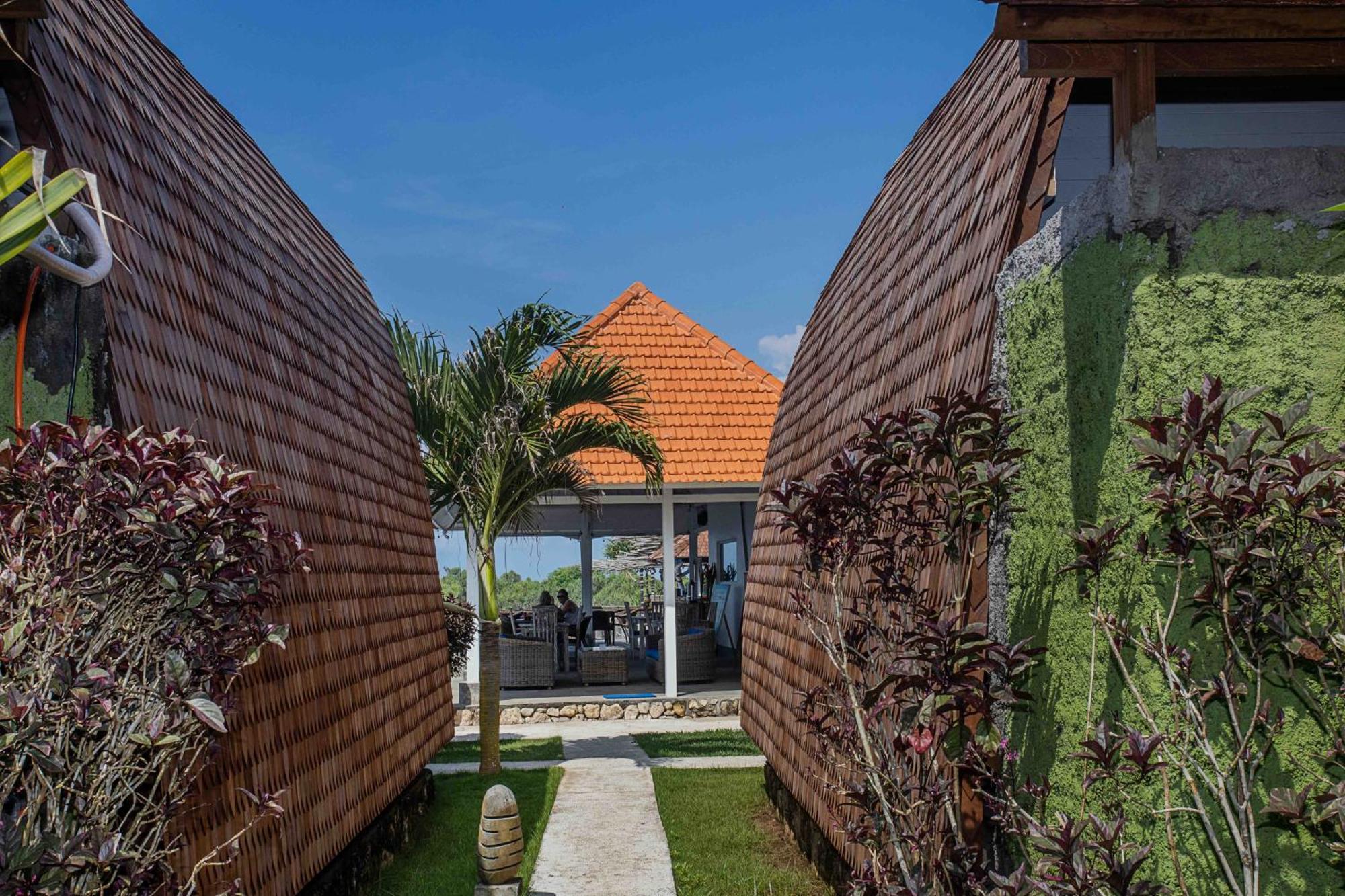Water Blow Huts Нуса-Лембонган Экстерьер фото